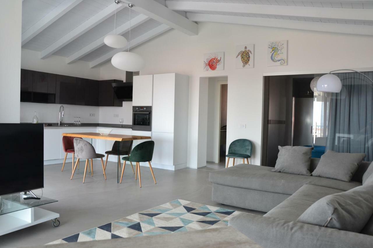 Le Perle Dell'Isola Apartment Изола Роса Екстериор снимка